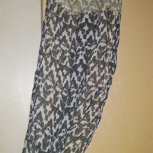 Tahari round neck light rayon scarf